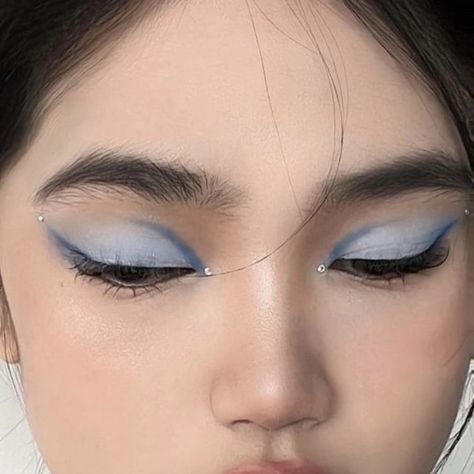 Makeup Ideas Blue, Mermaid Eye Makeup, Makeup Ojos, Makeup Eye Shadow, Angel Core, Inspo Makeup, Mermaid Core, Cute Eye Makeup, Doll Eye Makeup