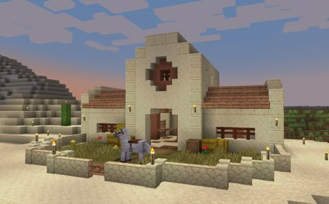 Small Desert House Minecraft, Desert Stables Minecraft, Minecraft Desert Horse Stable, Camel Minecraft Stable, Camel Stable Minecraft, Minecraft Desert Market, Minecraft Desert Village Ideas, Camel House Minecraft, Minecraft Houses Desert