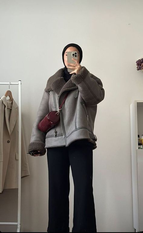 Winter Outfit Hijab, Hijabi Fashion Winter, Modest Winter Outfits, Estilo Hijab, Hijabi Fits, Modest Casual Outfits, Modesty Outfits, Classy Winter Outfits, Muslim Outfits Casual