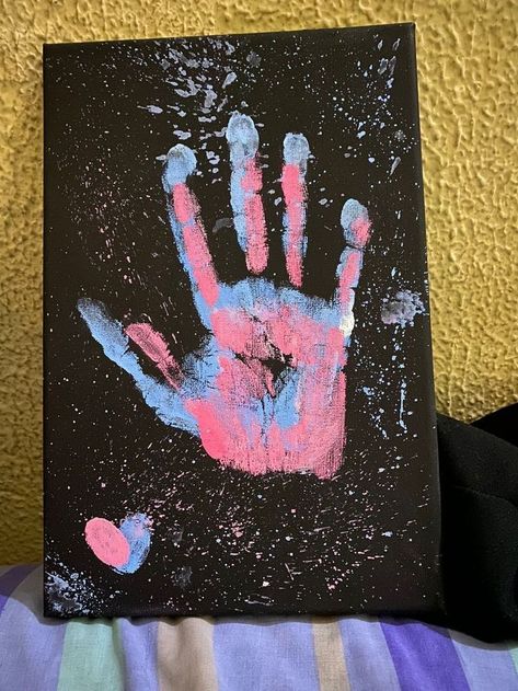 Diy Couple Hand Painting, Couples Art Project, Arte Hippy, Couples Canvas Painting, Love Canvas Painting, Hand Painted Purses, Diy Photo Book, Cute Date Ideas, Creative Gifts For Boyfriend