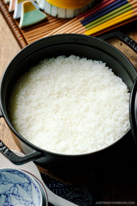 Rice Japanese, Steam Rice, Rice On The Stove, Japanese Rice Bowl, Japanese Menu, Perfect Rice, Japanese Rice, How To Cook Rice, Joy Of Cooking