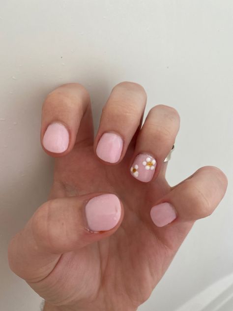 summer nails. pink nails. flower on nail. Light Pink Nails With Flowers, Pink Nails With Flowers, Summer Flower Nails, Nails With Accent, Nails With Flowers, Light Pink Nails, Pink Summer, Flower Nails, Ring Finger