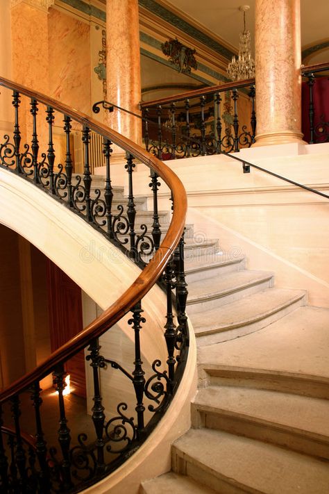 Victorian Banister, Luxury Stairs Classic, Classic Railing, Stairs Victorian, Home Grill Design, Victorian Curved Staircase, Stately Home Staircase, Exterior Railing, Safety Grill