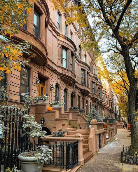 Upper West Side Nyc, Nyc Living, Nyc Instagram, Public Space Design, Travel Architecture, Bay Windows, Architecture Landscape, New York Aesthetic, Upper West Side