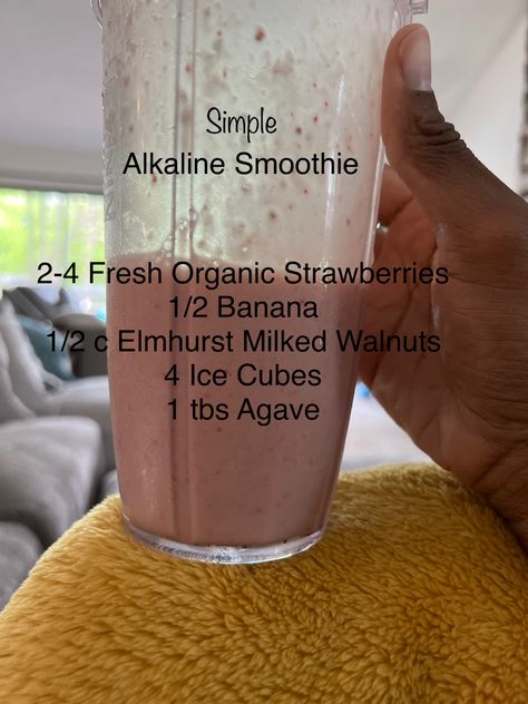 Simple Alkaline Smoothie- Strawberry Banana Alkaline Smoothie, Smoothie Strawberry, Alkaline Vegan, Smoothie Ideas, Alkaline Diet, Vegan Smoothies, Healthy Mindset, Strawberry Banana, Nutribullet Blender