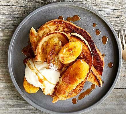 Spiced banana honey French toast Banana And Honey, Easy Banana Pancakes, Banana Honey, Classic French Toast, Banana French Toast, Baking Lessons, Yummy Healthy Breakfast, Make French Toast, Blue Teapot