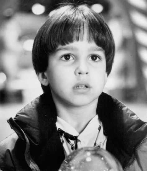 Still of Eric Lloyd in The Santa Clause (1994) Eric Lloyd, Santa Claus Movie, The Santa Clause, Walt Disney Movies, Disneyland Rides, Walt Disney Pictures, Walt Disney Studios, Character Actor, Hollywood Legends