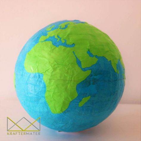 Earth piñata Art And Craft Paper, Earth Projects, Globe Crafts, Crafts For Toddlers, Globe Art, Round Balloons, Earth Day Activities, Space Birthday, We Are The World