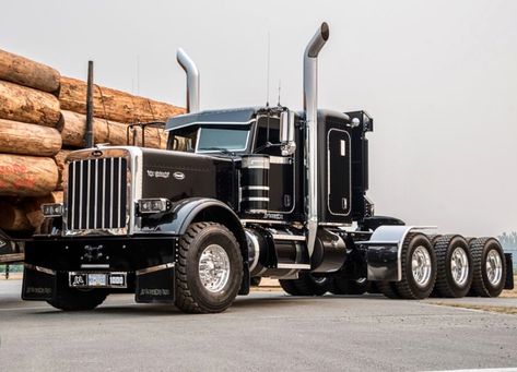 Peterbilt Tri Axle Logging Truck...... Custom heavy haul Old Peterbilt Trucks, Peterbilt Trucks Custom, Volvo Semi Trucks, Heavy Haul Trucks, Log Truck, Custom Peterbilt, Custom Big Rig, Chevy Diesel Trucks, Trucking Business