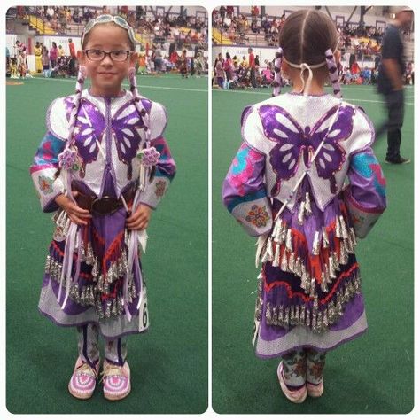 Jingle Dress Regalia, Native Dresses, Native Clothing, Jingle Dress, Native American Children, Ribbon Skirt, Skirt Ideas, Beaded Moccasins, Native American Regalia