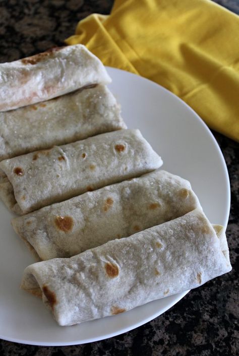 Bean Burritos Recipe, Uncooked Tortillas, Pork Burritos, Salsa Chili, Bean And Cheese Burrito, Cheese Burrito, Easy Delicious Dinners, Bean Burritos, Burritos Recipe