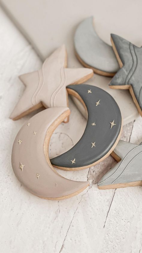 Star Moon Cloud Cookies, Crescent Moon Cookies Decorated, Moon And Stars Party Favors, Moon Shaped Cookies, Star And Moon Cookies Decorated, Celestial Cookies Decorated, Ramadan Cookies Decorated, Moon Decorated Cookies, Over The Moon Baby Shower Cookies