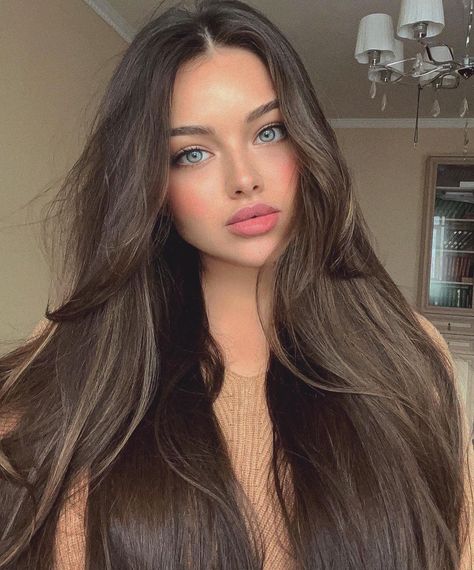 Instagram photo by @juuleechkaa • Jan 26, 2021 at 10:45 AM Hairstyles List, Trendy Hair Color, Brunette Girl, Big Hair, Trendy Hairstyles, Beauty Face, Beauty Inspiration, Beautiful Woman, Dark Hair