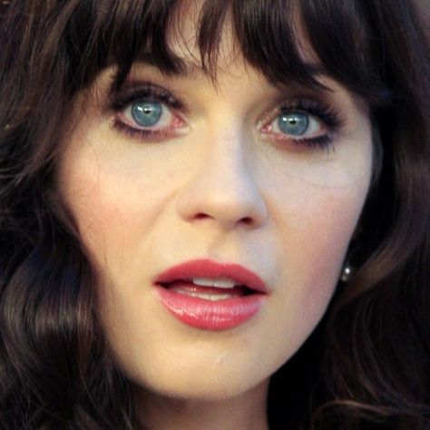 Zooey Deschanel Makeup: Taupe Eyeshadow Eyeshadow & Peach Lipstick Lipstick | Steal Her Style Zoey Deschanel Make Up, Jessica Day Makeup, Jess Day Makeup, Zoe Deschanel Makeup, Twee Makeup, Zooey Deschanel Makeup, Jess New Girl, Zooey Deschanel Style, Day Eye Makeup