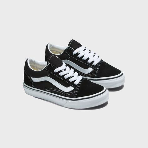 Vans Old Skool Kids Shoes - Black/True White - ManGo Surfing Vans Vintage, Tenis Vans, Old Skool Black, Vans Store, Dream List, Footwear Design, Van Doren, Vans Kids, Vans Black And White