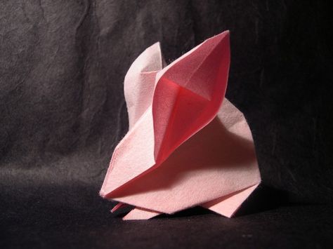 Akira Yoshizawa origami rabbit Akira Yoshizawa, Origami Rabbit, Origami Animals, Little Mouse, Paper Art, Real Life, Origami, Cute Animals, Art Design