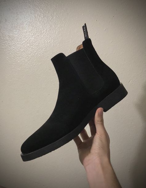 Boots Outfit Men Aesthetic, Men’s Chelsea Boots, Black Suede Chelsea Boots, Chelsea Shoes, Suede Shoes Men, Official Shoes, T-shirt Photography, Guys Fashion Casual, Sweater Outfits Men