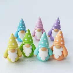 Spring Gnomes, Fairy Garden Gnomes, Easter Gnomes, Polymer Clay Flower Jewelry, Polymer Clay Figures, Gnome Gift, Easy Arts And Crafts, Clay Crafts Air Dry, Polymer Crafts