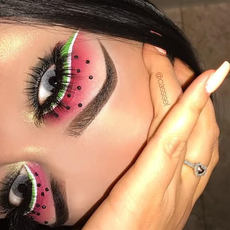 The Juiciest New Summer Beauty Trend Is Watermelon Makeup Make Up Designs, Mekap Mata, Halloween Eye Makeup, Face Art Makeup, Braut Make-up, Eye Makeup Designs, Colorful Eye Makeup, Makeup Eye Looks, Creative Eye Makeup