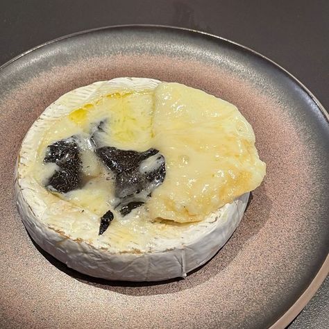 To Brie or not to Brie? That is the question. I think you know the answer: Introducing the exquisite Truffled Brie. Brie Soup, Best Truffles, Baked Brie Recipe, Baked Brie Recipes, Truffle Mushroom, Truffle Recipes, Brie Recipes, Truffle Recipe, Baked Brie