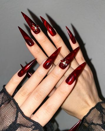 31 Gothic Nails Ideas to Try in 2024 for a Bold and Edgy Look Gothic Nail Art, Vampire Nails, Trendy Summer Nails, Summer Nails 2024, Mint Green Nails, Black Stiletto Nails, Witchy Nails, Nails Classy, Halloween Acrylic Nails