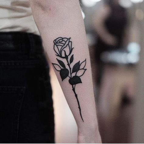 Blackwork rose tattoo on the right forearm by Jonas Ribeiro Dark Roses Tattoo, Black Rose Tattoo, Single Rose Tattoos, Chicanas Tattoo, Rose Flower Tattoos, Rose Drawing Tattoo, Tattoo Themes, Black Rose Tattoos, Beautiful Flower Tattoos