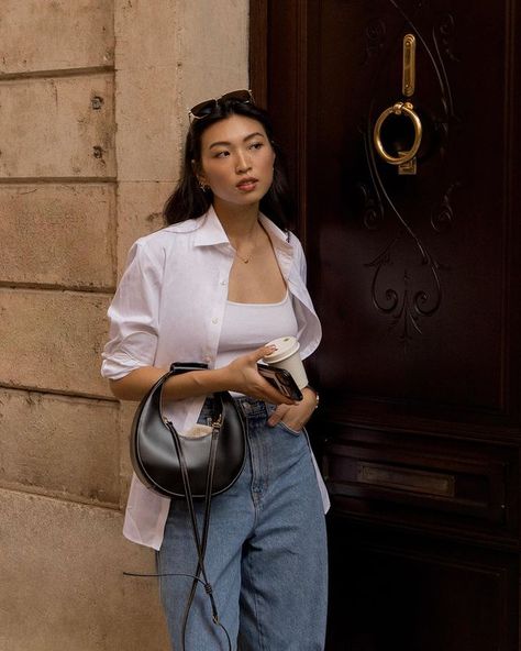 White Blouse And Jeans, White Outfit Casual, Women In Their 20s, Classy Street Style, Elevate Your Outfit, Wide Leg Pants Outfit, Perfect Handbag, Stylish Handbags, Minimal Outfit