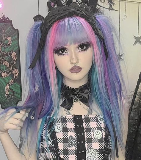 Pastel Vampire Aesthetic, Emo Hair Color, Pastel Goth Hair, 2016 Pastel Goth, Kawaii Grunge, Pastel Goth Hair Clips, Pastel Goth Makeup Creepy Cute, Pastel Goth Wigs, Creepy Cute Aesthetic