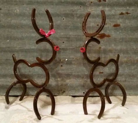 Raindeer Horseshoe Reindeer, Horseshoe Crafts Projects, Welding Crafts, Welding Ideas, Horseshoe Projects, Horseshoe Decor, Horseshoe Crafts, Horse Shoes, Horse Crafts