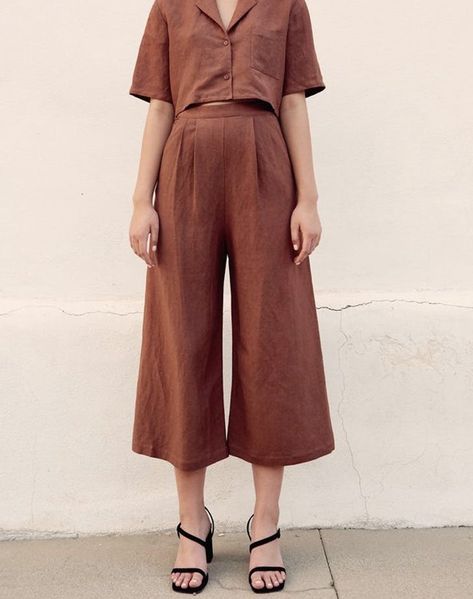 Set Outfit Two Pieces, Summer Linen Outfits, Linen Style Fashion, Linen Culottes, Loungewear Outfits, Matching Sets Outfit, Culotte Pants, Linen Fashion, Pant Trends