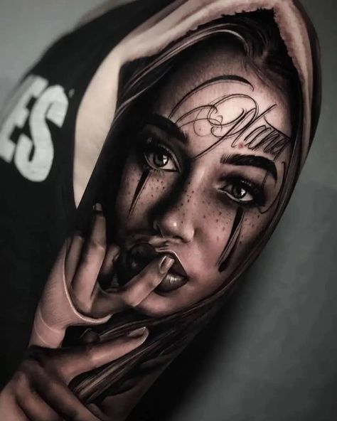 Black and gray tattoo Best 3d Tattoos, Girl Face Tattoo, Realistic Tattoo Sleeve, Chicano Tattoos, Chicano Art Tattoos, Tattoo Artwork, Best Tattoos, 3d Tattoo, Face Tattoos