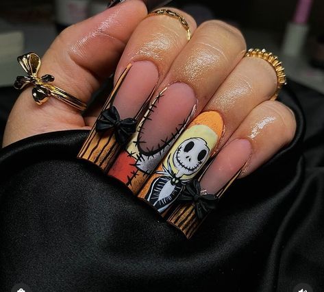 Fall Sets Nails Short, Halloween Hello Kitty Nails Acrylic, Halloween Duck Nails Designs, Joker Nail Art, Halloween Junk Nails, Halloween Duckies Nails, Halloween Baddie Nails, Hello Kitty Frankenstein Nails, Short Nails Summer