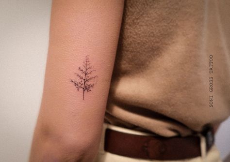 Fern Tree Tattoo, Fine Line Evergreen Tattoo, Fine Line Tattoo Tree, Plant Tattoo Fine Line, Plant Tattoo Minimalist, Autumn Tree Tattoo, Tree Tattoo Fine Line, Tiny Plant Tattoo, Line Tree Tattoo