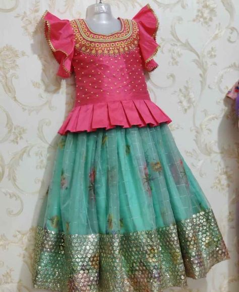 Patty Pavadai Designs, Designer Lehanga, Indian Long Dress, Pattu Pavadai Designs, Pattu Pavada, Langa Blouse, Pavadai Sattai, Pattu Langa, Cotton Frocks For Kids