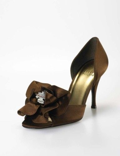 Shoe of The Week - Stuart Weitzman Rita Hayworth Heels Expensive High Heels, Expensive Heels, Most Expensive Shoes, Expensive Shoes, Bridal Wedding Shoes, Shoes World, Rita Hayworth, Most Expensive, Beautiful Shoes