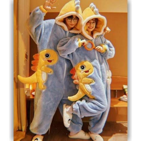 Onesie Pajamas Couple, Cute Matching Couple Things, Matching Couple Onesies, Couple Pajamas Aesthetic, Matching Pajamas Aesthetic, Onesie Couple, Piyama Couple, Couple Onesies, Couples Onesies