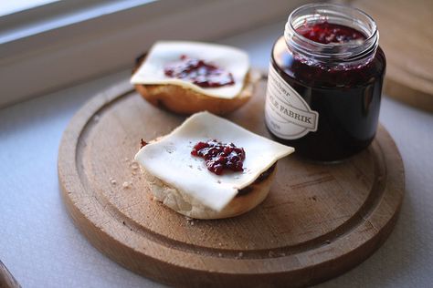 Hard to go wrong with bread, jam, and cheese Green Tea Milk, Cheese And Jam, Homemade Jelly, Cheese Plate, Food Places, The Breakfast, Dessert Drinks, Food Breakfast, Breakfast And Brunch