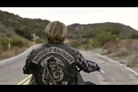 Final Ride Chris Nolan, Sif Dark Souls, Black And White Gif, Sons Of Anarchy Samcro, The Queen's Gambit, Jax Teller, Charlie Hunnam, Oscar Winners, Sons Of Anarchy