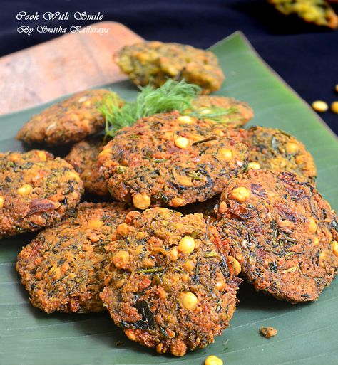 SNACKS Masala Vada Recipe, Veg Puff, Medu Vada Recipe, Masala Vada, Potato Bun, Vada Recipe, Hand Raised, Snacks Appetizers, Super Snacks