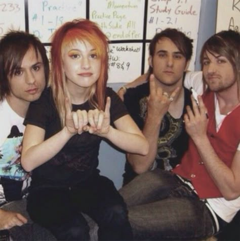 Paramore Funny Pictures, Paramore Aesthetic 2000s, Paramore Profile Picture, Paramore Playlist Cover, Paramore 2000s, Paramore 2007, Paramore Aesthetic, Josh Farro, Paramore Riot