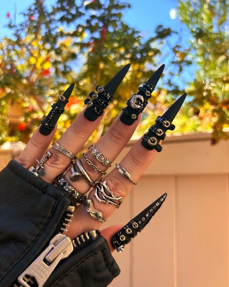 He’s just a man, with scissors for hands ✂️🖤 The full hand reveal!! Edward Scissorhands coded nails - everything is hand sculpted and molded. Every single buckle and belt crafted by meeeee. I really stayed true to his outfit - look at the hand crafted moon buckle?! Phew. I’m so proud of this set and honestly I’d wear these all year round as it’s very goth baddie core and that’s my whole vibe. What do we think?! Products used: @sissiofficial_ Black gel polish, black clay, molten metal in s... Baddie Core, Black Gel Polish, Goth Baddie, Molten Metal, Goth Nails, Edward Scissorhands, Unique Acrylic Nails, Acrylic Nails Coffin Short, Kawaii Nails