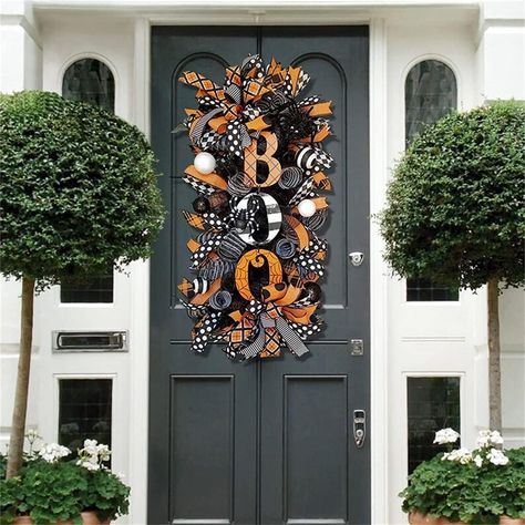 5 Halloween Wreaths That the Sanderson Sisters Would Be Jealous Of Wreaths Front Doors, Front Door Halloween, Pumpkin Boo, Thanksgiving Garland, Wreath Pumpkin, Pumpkin Garland, Halloween Garland, Swag Wreath, Door Sticker