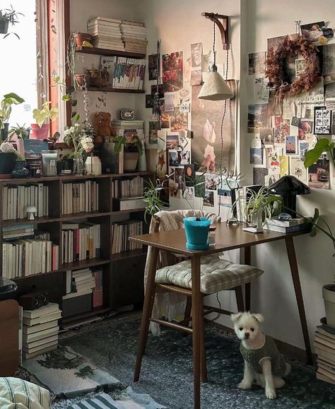 Chaotic Academia Study, Maximalist Dorm, Maximalist Room Decor, Academia Study, Interior Concept Art, Junk Ideas, Maximalist Interior, Forest Home, Comfy Home