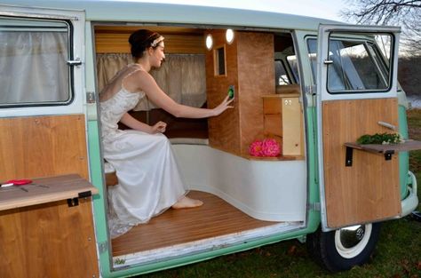 Vw Bus Photo, White Gate, Foodtrucks Ideas, Caravan Bar, Open Air Photo Booth, Photo Booth Company, Mobile Coffee Shop, Bus Girl, Vintage Photo Booths