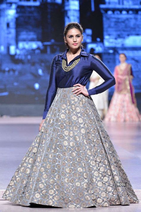 Manish Malhotra Lehenga, Indian Wedding Guest Dress, Indian Wedding Guest, Lehnga Dress, Outfits Dress, Indian Gowns Dresses, Indian Gowns, Designer Party Wear Dresses, فستان سهرة