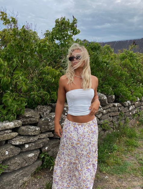 #svensksommar #sverige #outfits #longskirts #swedish #swedishsummer Swedish Midsummer Outfit, Swedish Summer Outfits, Midsummer Outfit, Swedish Midsummer, Swedish Summer, Fit Inspo, Fitness Inspo, Summer Style, Long Skirt