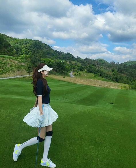 Old Money Golf, Golfing Outfits For Women, Random Outfits, Gangnam Style, Golf Wear, Running Workout, Old Money Aesthetic, Classy Women, New You