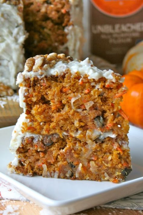 Cake Mix With Pumpkin, Pumpkin Carrot Cake, Savory Cakes, Pumpkin Eater, Pumpkin Dessert, Pumpkin Cake, Savoury Cake, Food Cakes, Fall Desserts