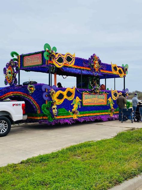 Mardi Gras Parade Float Ideas, Mardi Gras Float Ideas For Parade, Mardi Gras Wagon Float Ideas For Kids, Mardi Gras Floats, Mardi Gras House Float, Wagon Mardi Gras Float, Mini Mardi Gras Floats, Carnival Mardi Gras Cruise Ship, Mardi Gras Parade Float