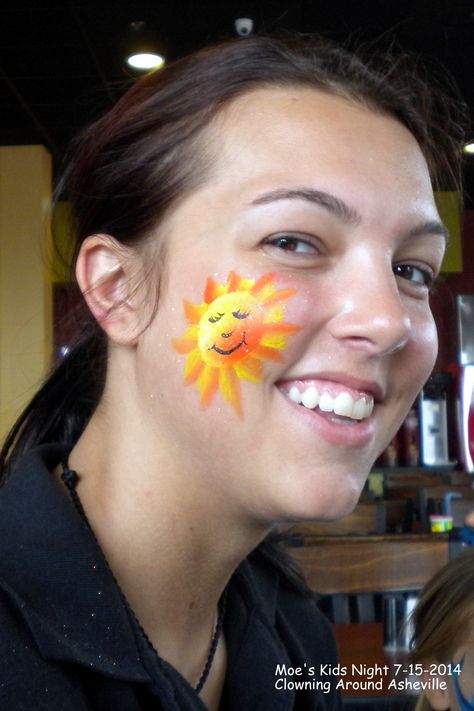 smiley sun fast face painting clowning around asheville Fast Face Painting Ideas, Sunshine Face Paint, Sun Face Paint, Sun Face Painting, Concert Decor, Face Pant, Halloween Schminke, Easy Face Painting Designs, Smiley Sun